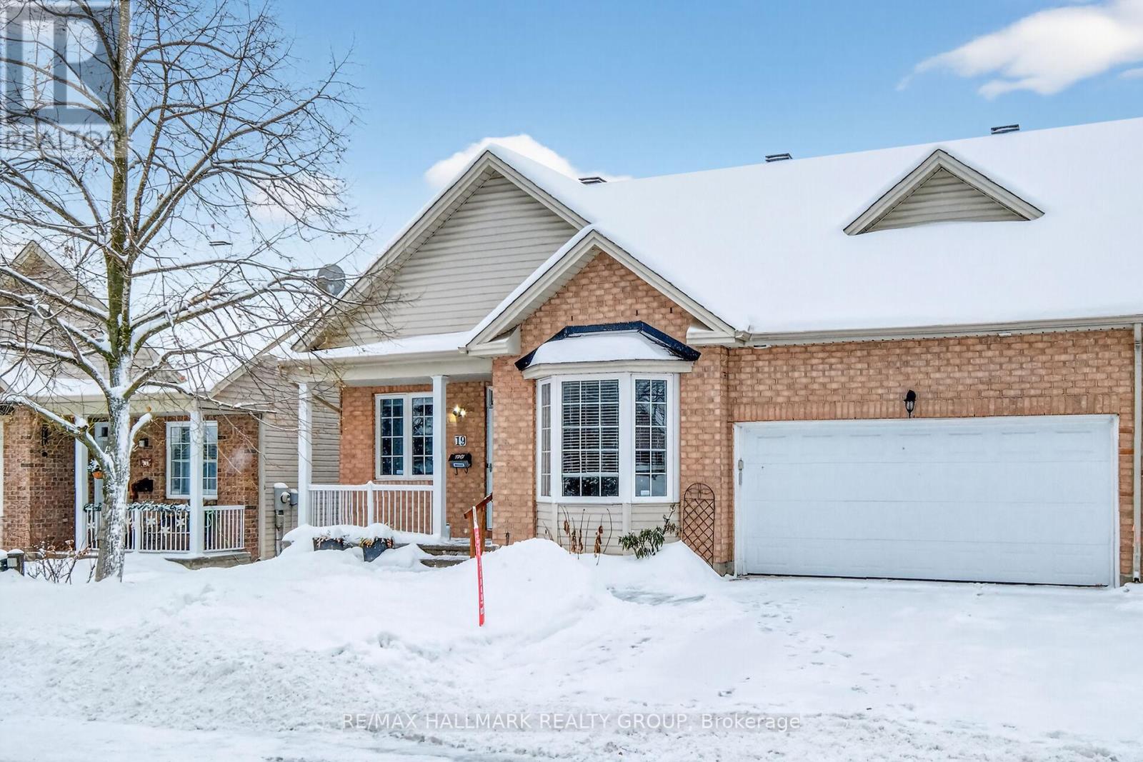 Main Floor - 19 Foulis Crescent, Ottawa, Ontario  K2L 4H2 - Photo 4 - X12676990