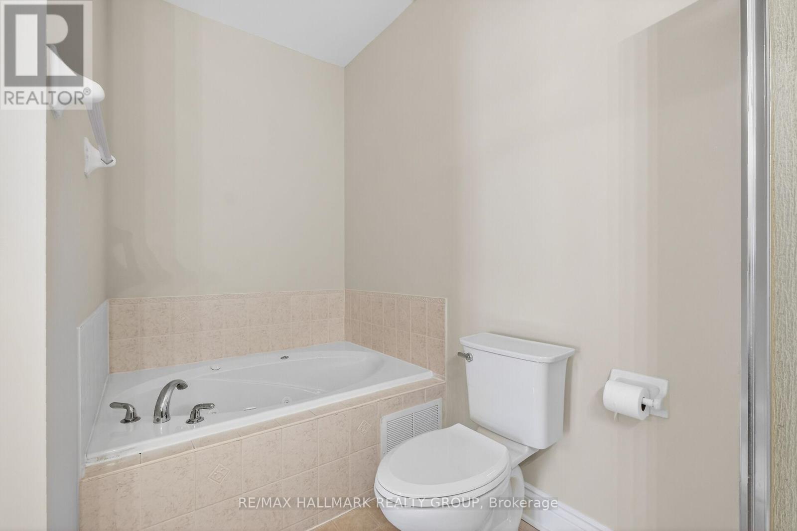 Main Floor - 19 Foulis Crescent, Ottawa, Ontario  K2L 4H2 - Photo 43 - X12676990