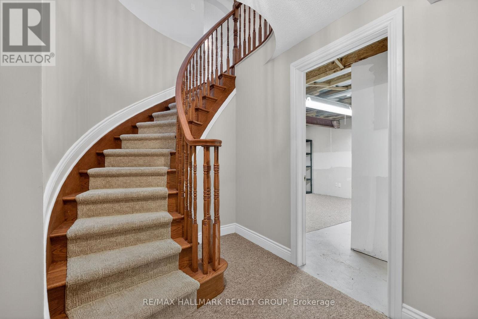 Main Floor - 19 Foulis Crescent, Ottawa, Ontario  K2L 4H2 - Photo 45 - X12676990