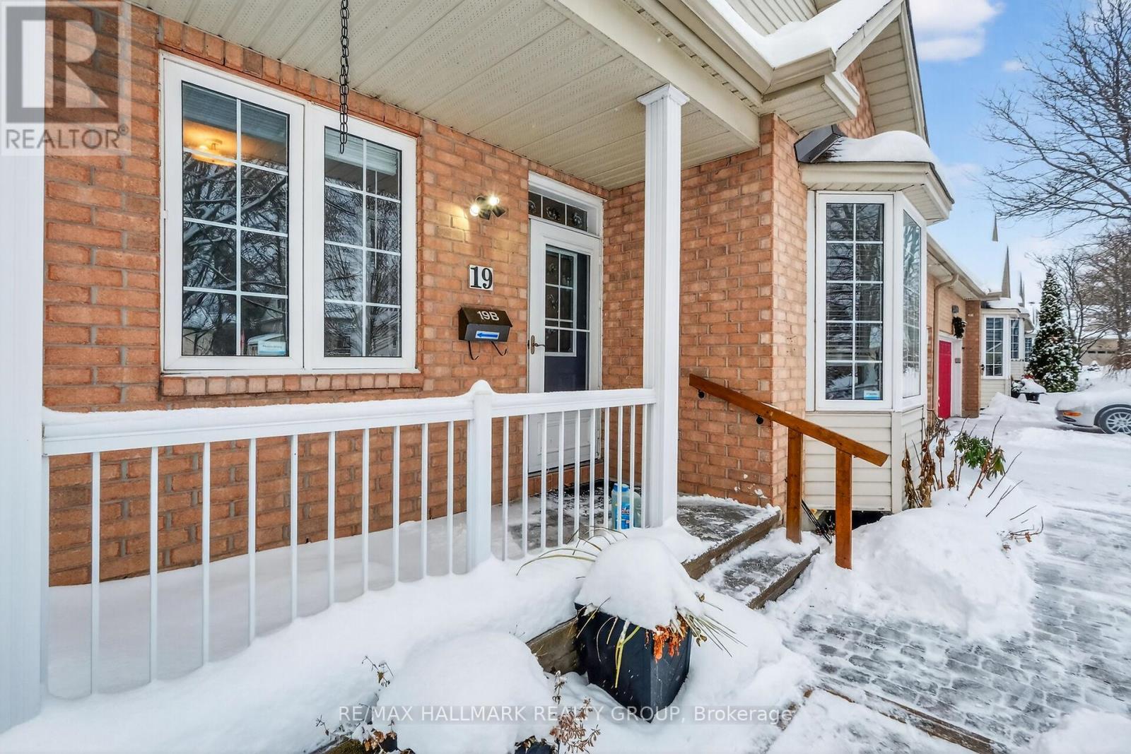 Main Floor - 19 Foulis Crescent, Ottawa, Ontario  K2L 4H2 - Photo 6 - X12676990