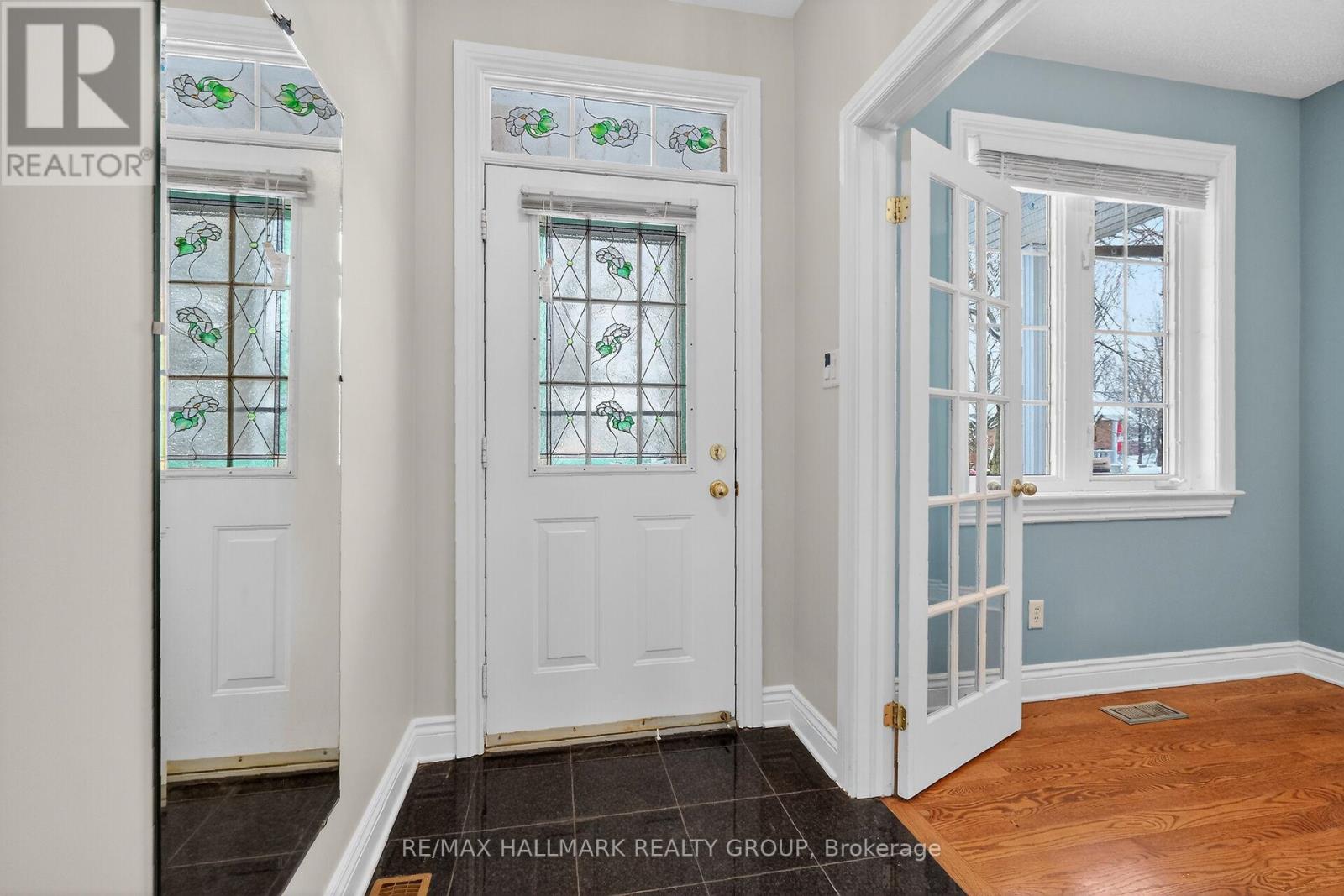 Main Floor - 19 Foulis Crescent, Ottawa, Ontario  K2L 4H2 - Photo 7 - X12676990