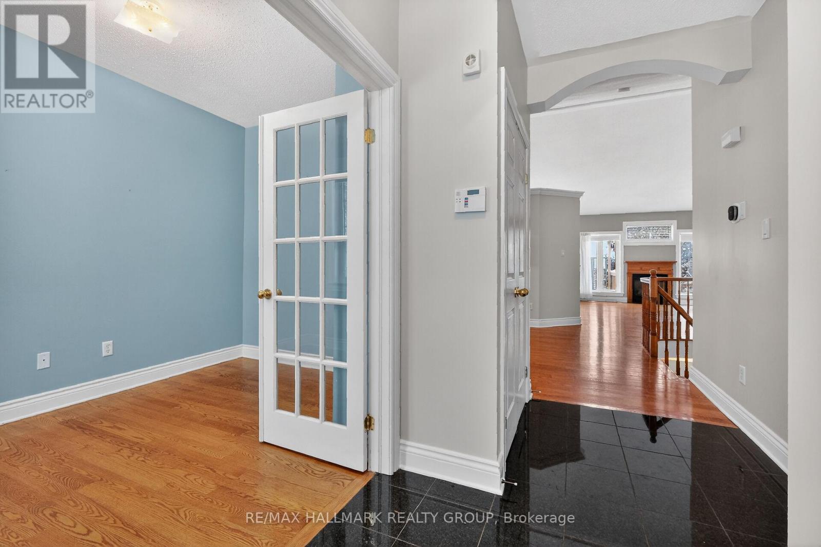 Main Floor - 19 Foulis Crescent, Ottawa, Ontario  K2L 4H2 - Photo 8 - X12676990