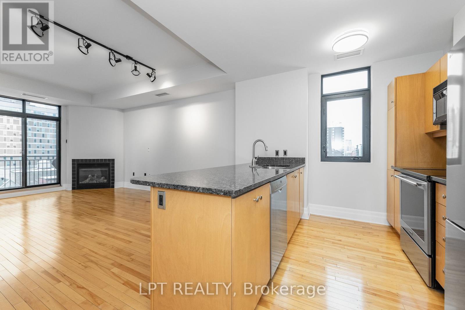 606 - 375 Lisgar Street, Ottawa, Ontario  K2P 0E3 - Photo 3 - X12677002