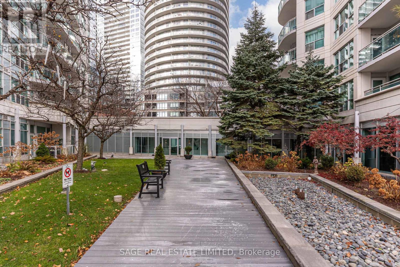 819 - 600 Queens Quay W, Toronto, Ontario  M5V 3M3 - Photo 17 - C12676976