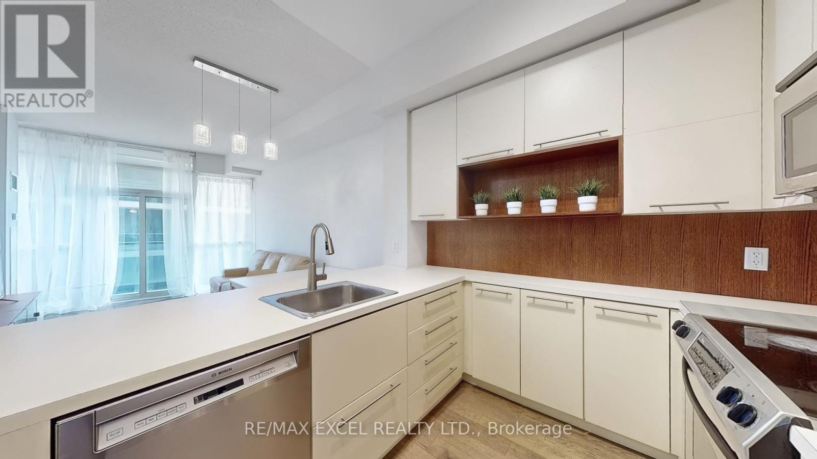 1906 - 21 Carlton Street, Toronto, Ontario  M5B 1L3 - Photo 4 - C12676986