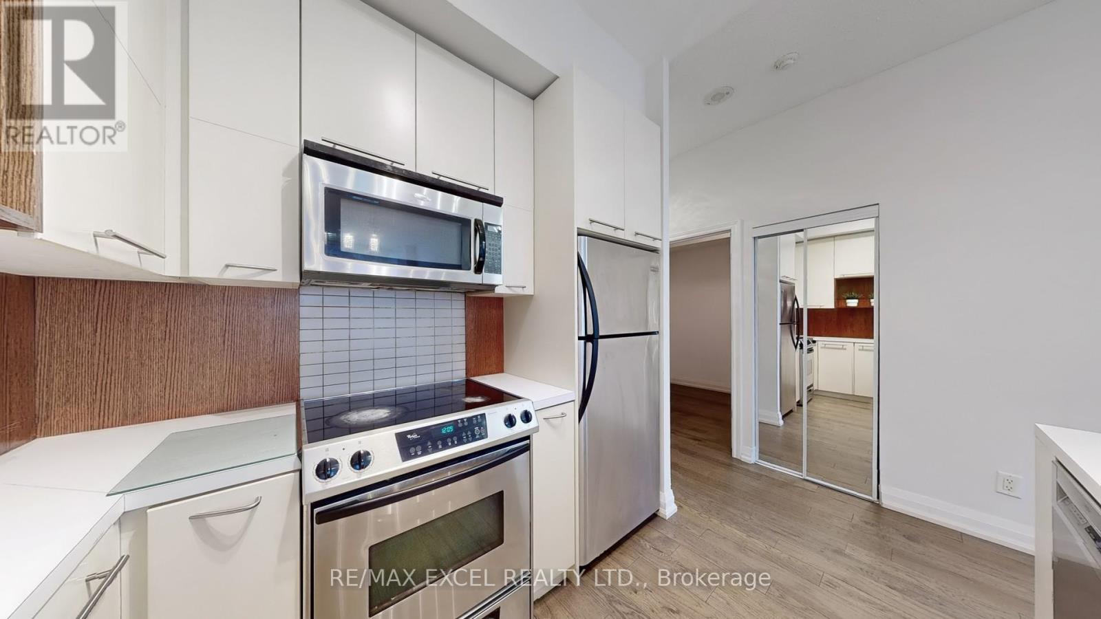 1906 - 21 Carlton Street, Toronto, Ontario  M5B 1L3 - Photo 5 - C12676986