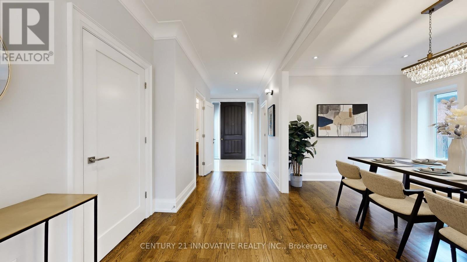 1 Dustan Crescent, Toronto, Ontario  M4J 4G4 - Photo 2 - E12676930