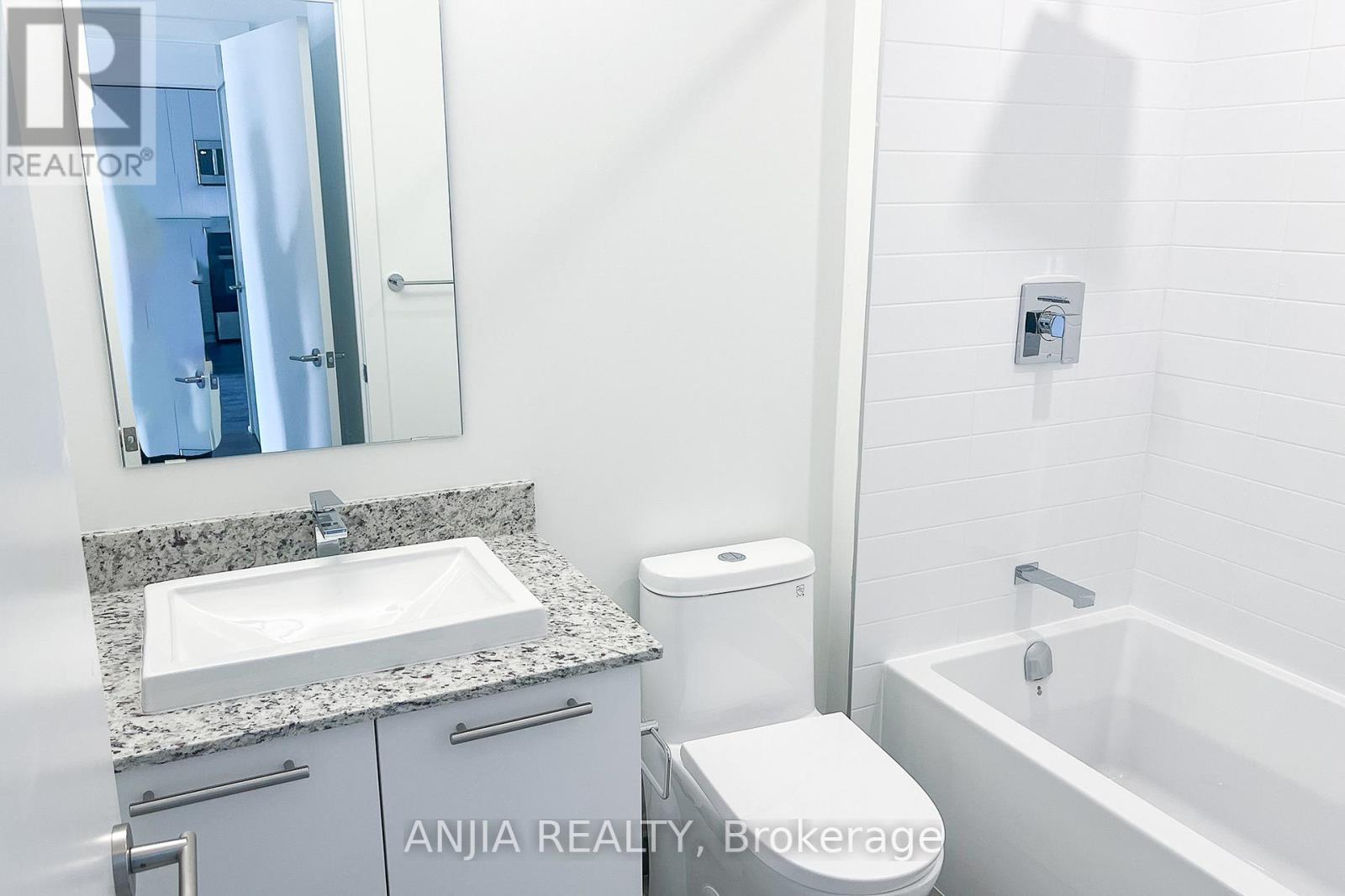 205 - 101 Cathedral High Street, Markham, Ontario  L6C 0P1 - Photo 8 - N12676938