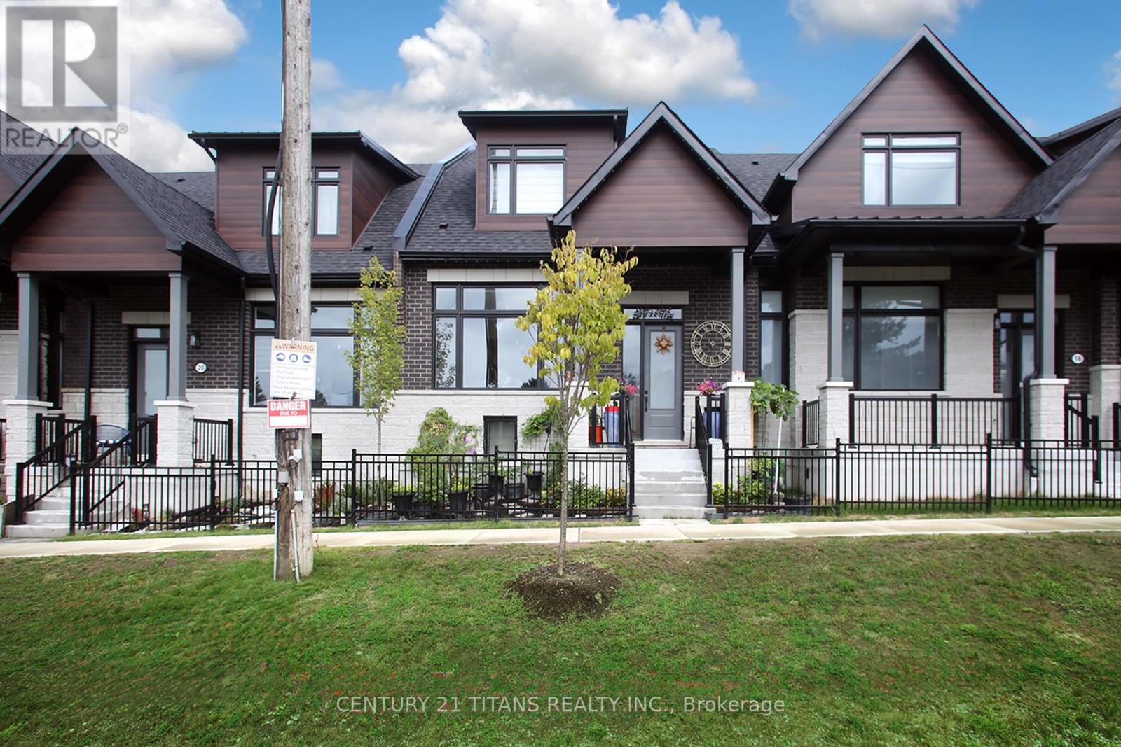 18 VERN ROBERTSON GATE, Uxbridge, Ontario