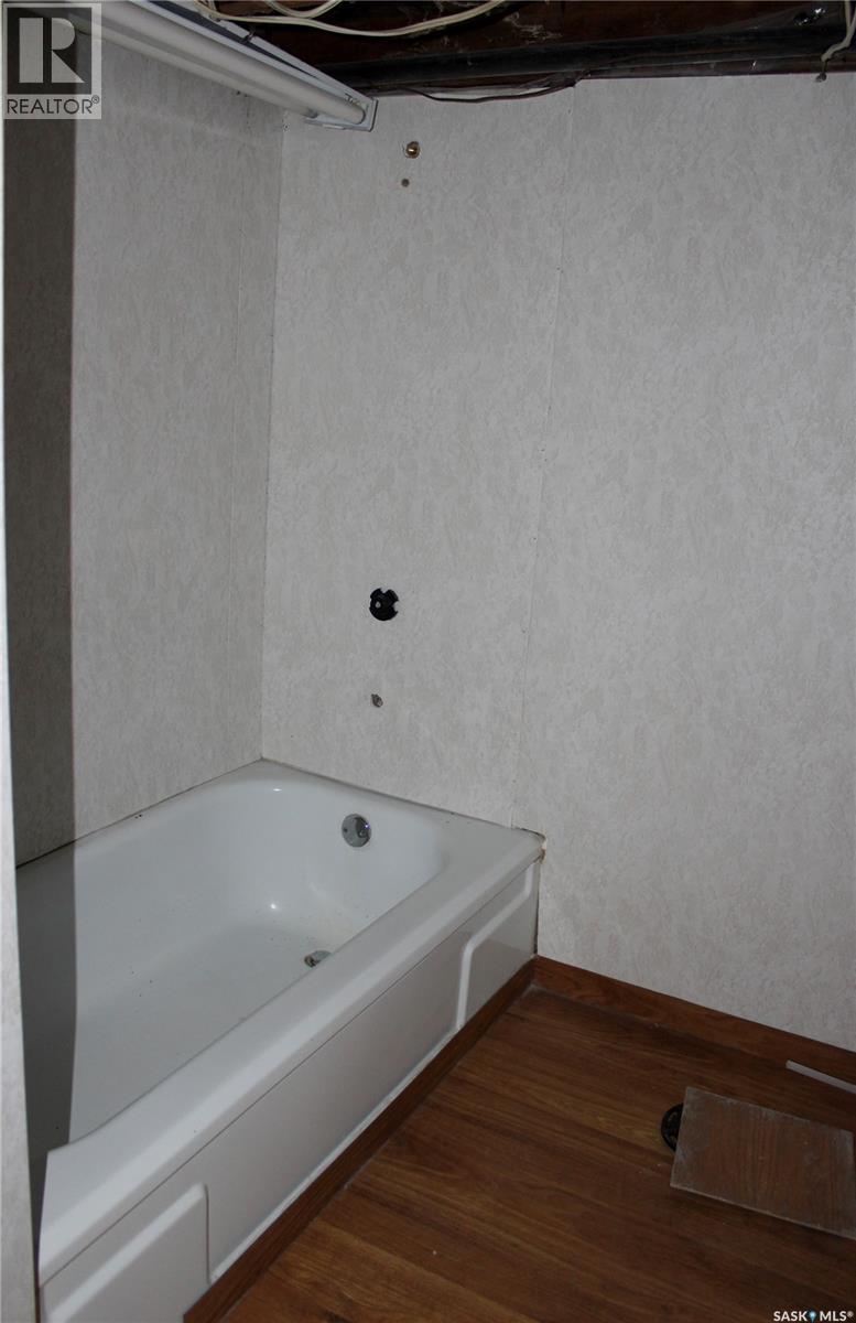 3 2nd Avenue Se, Weyburn, Saskatchewan  S4H 1W7 - Photo 44 - SK026450