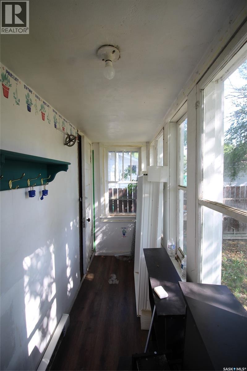 564 1st Street W, Shaunavon, Saskatchewan  S0N 2M0 - Photo 2 - SK026403