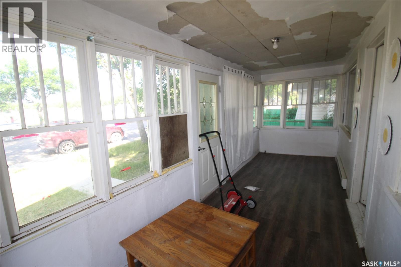 564 1st Street W, Shaunavon, Saskatchewan  S0N 2M0 - Photo 9 - SK026403