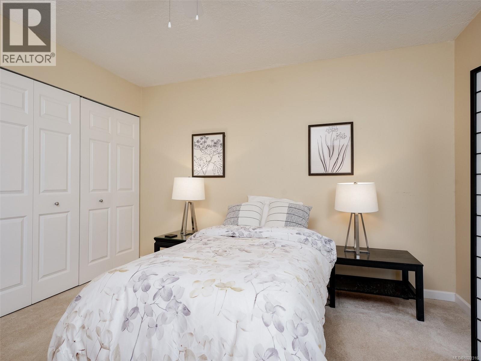 9907 Galaran Rd, Sidney, British Columbia V8L 4G5 - Photo 10 - 1022316