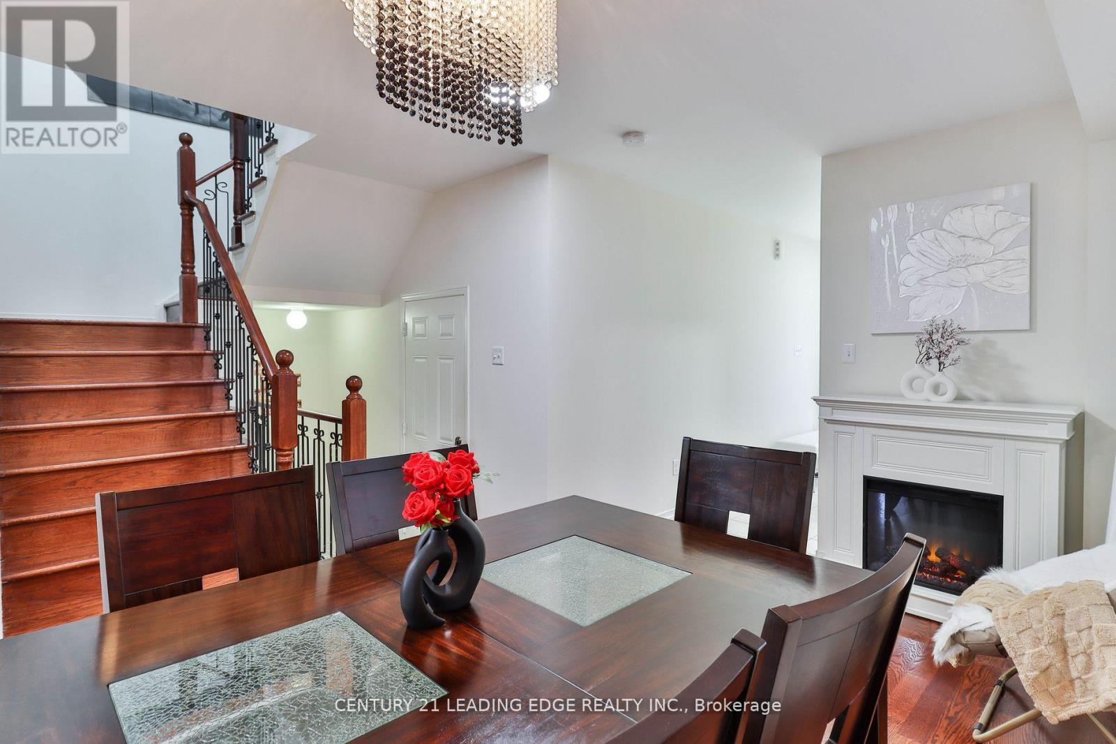 15 Robertdale Court, Whitchurch-Stouffville, Ontario  L4A 0Y5 - Photo 6 - N12676978