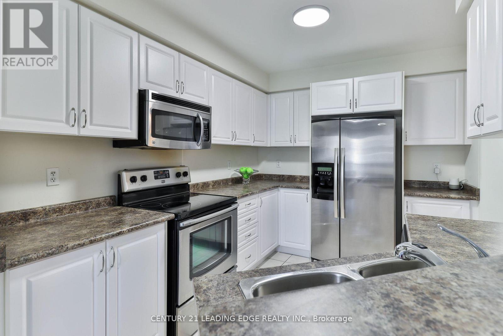 15 Robertdale Court, Whitchurch-Stouffville, Ontario  L4A 0Y5 - Photo 10 - N12676978