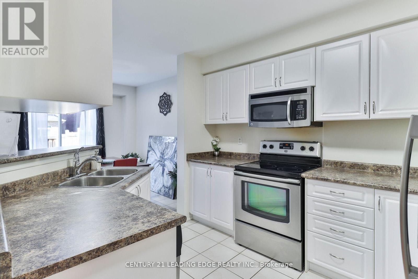 15 Robertdale Court, Whitchurch-Stouffville, Ontario  L4A 0Y5 - Photo 9 - N12676978