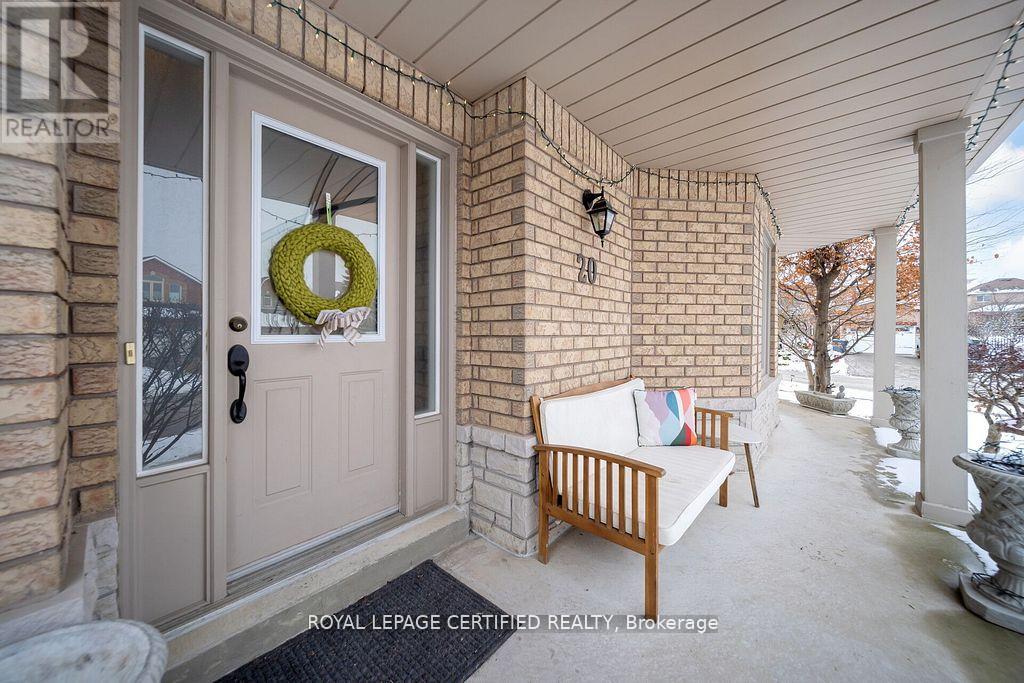 20 Country Stroll Crescent, Caledon, Ontario  L7E 2H3 - Photo 3 - W12676850