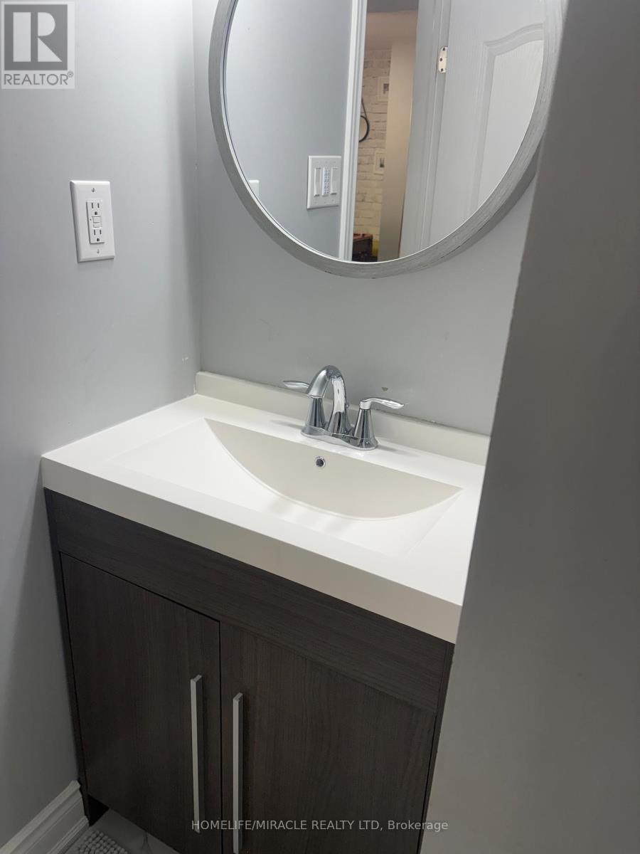 Bsmt - 6 Medalist Road, Brampton, Ontario  L6P 4H3 - Photo 25 - W12676878