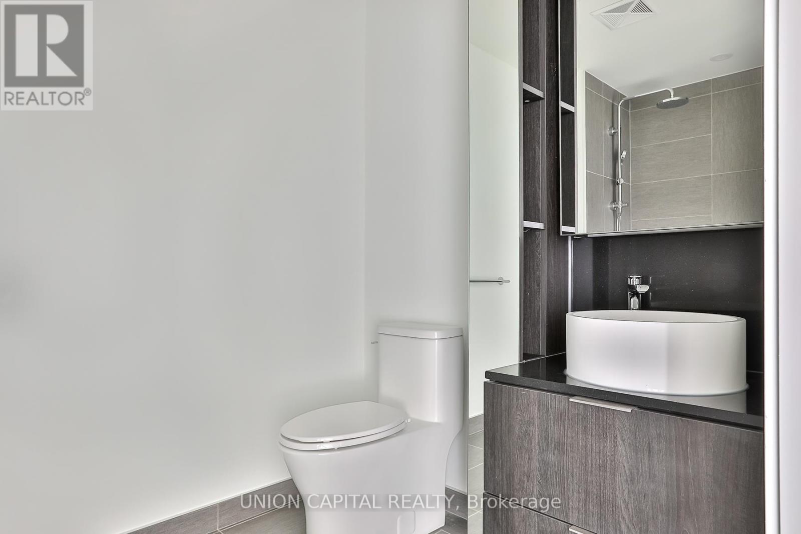 1002 - 28 Ann Street, Mississauga, Ontario  L5G 3G1 - Photo 11 - W12676892