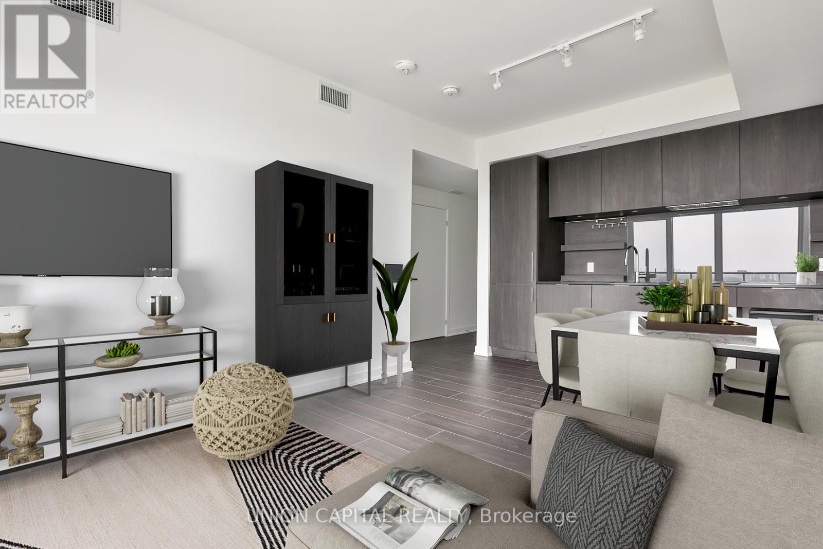 1002 - 28 Ann Street, Mississauga, Ontario  L5G 3G1 - Photo 2 - W12676892