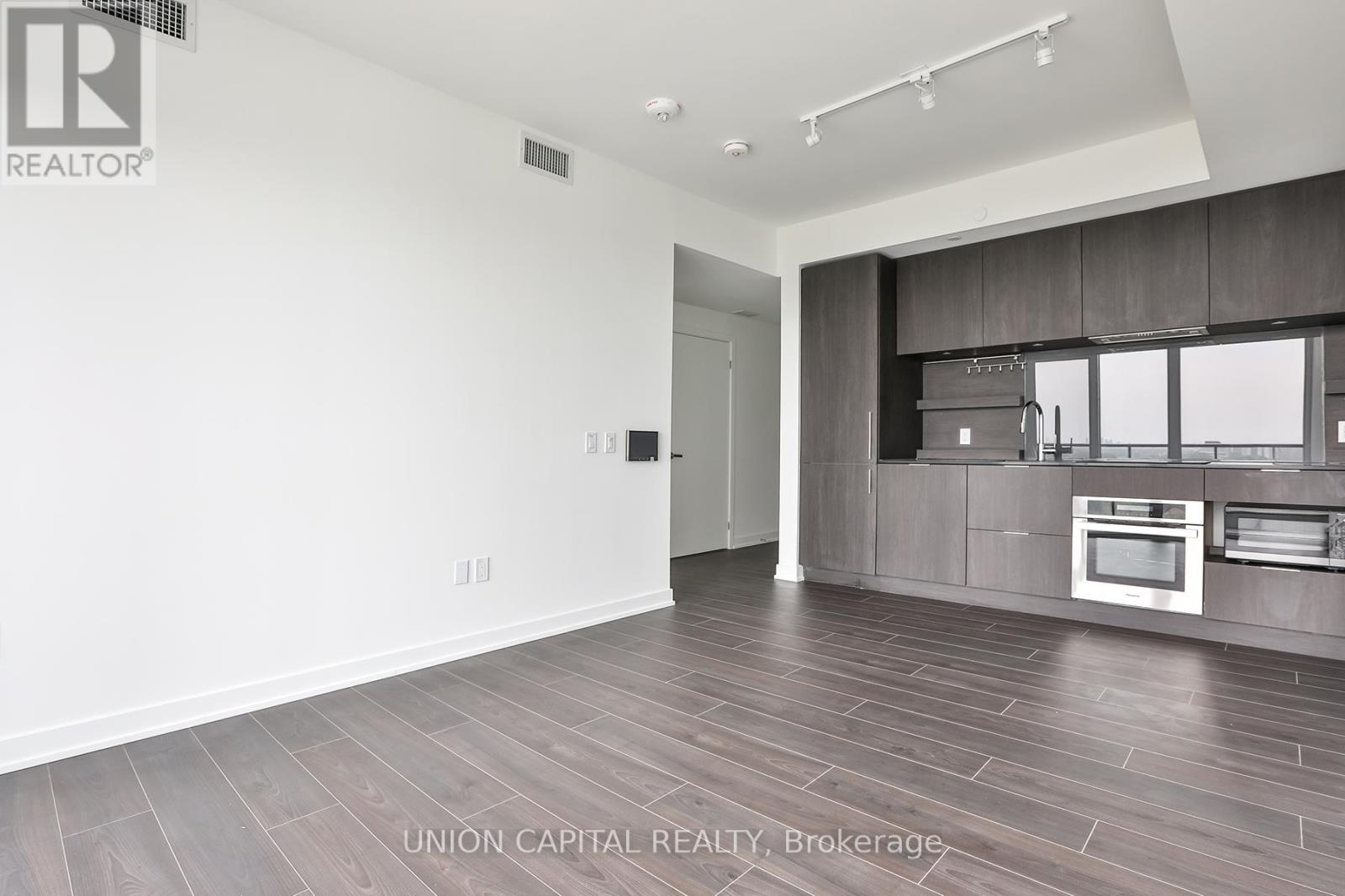 1002 - 28 Ann Street, Mississauga, Ontario  L5G 3G1 - Photo 8 - W12676892