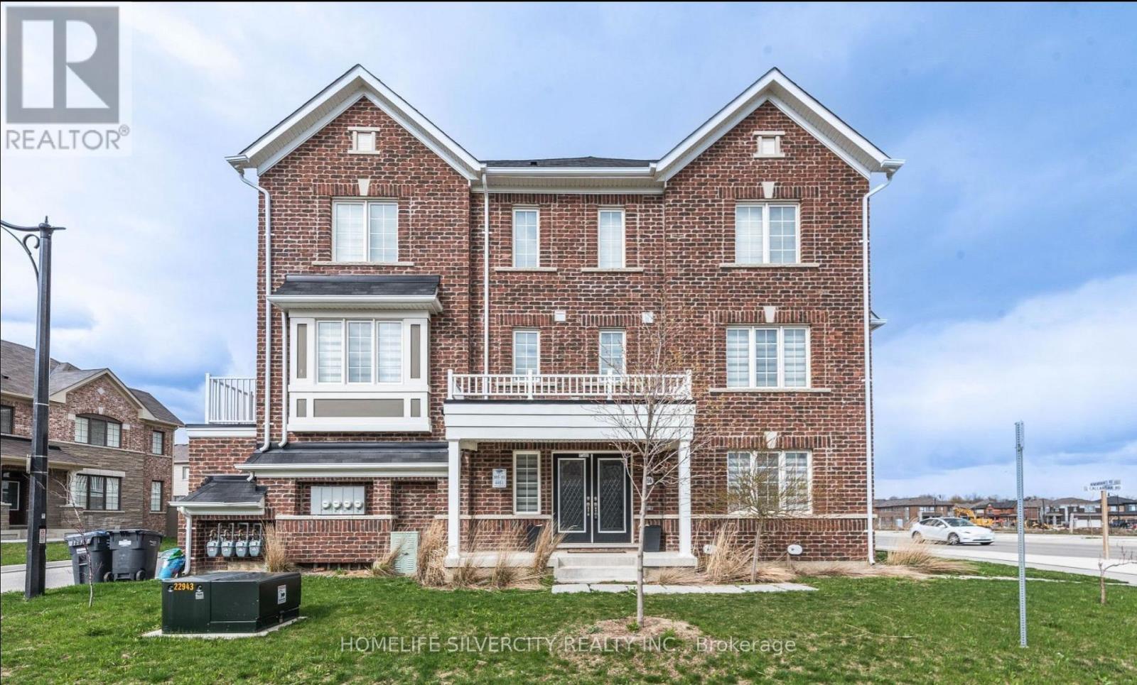 456 Remembrance Drive, Brampton, Ontario  L7A 5E1 - Photo 2 - W12676900