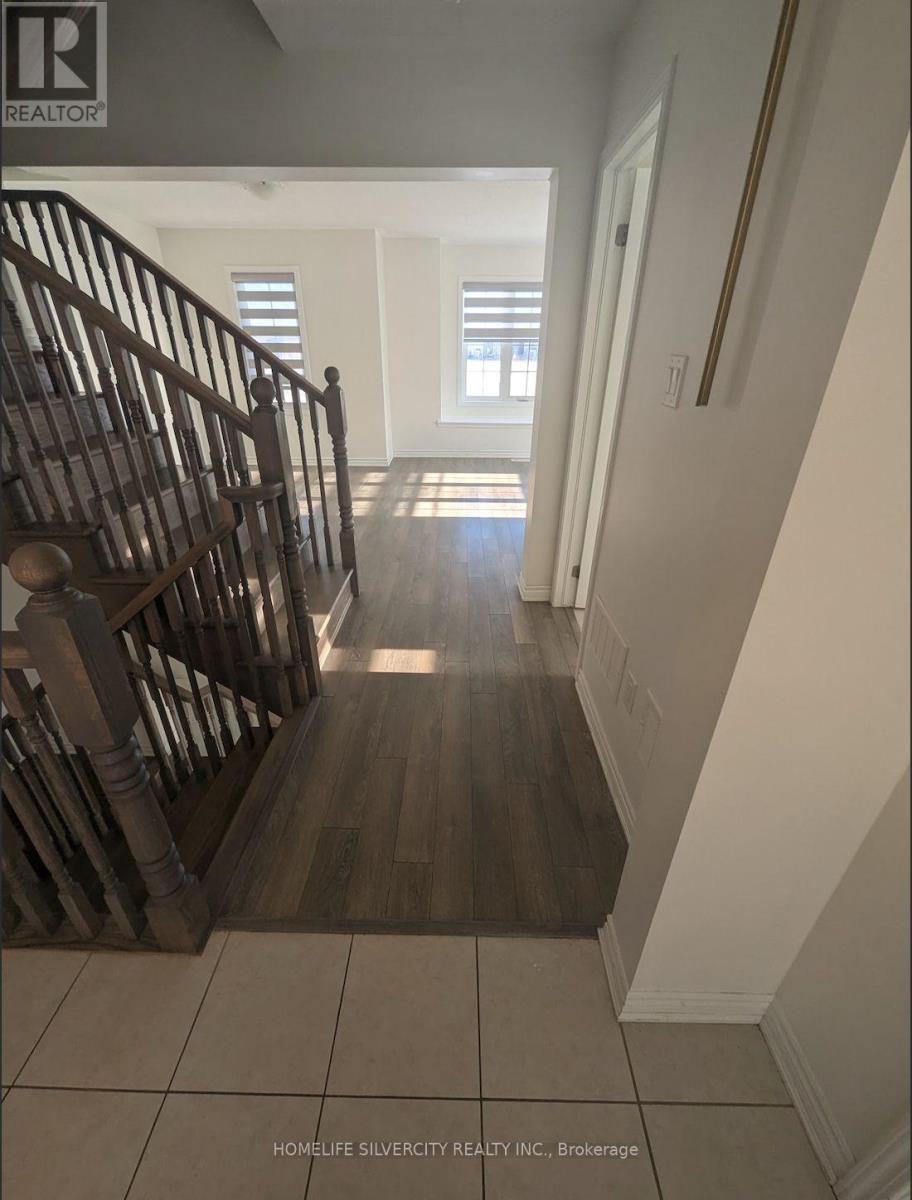 456 Remembrance Drive, Brampton, Ontario  L7A 5E1 - Photo 5 - W12676900