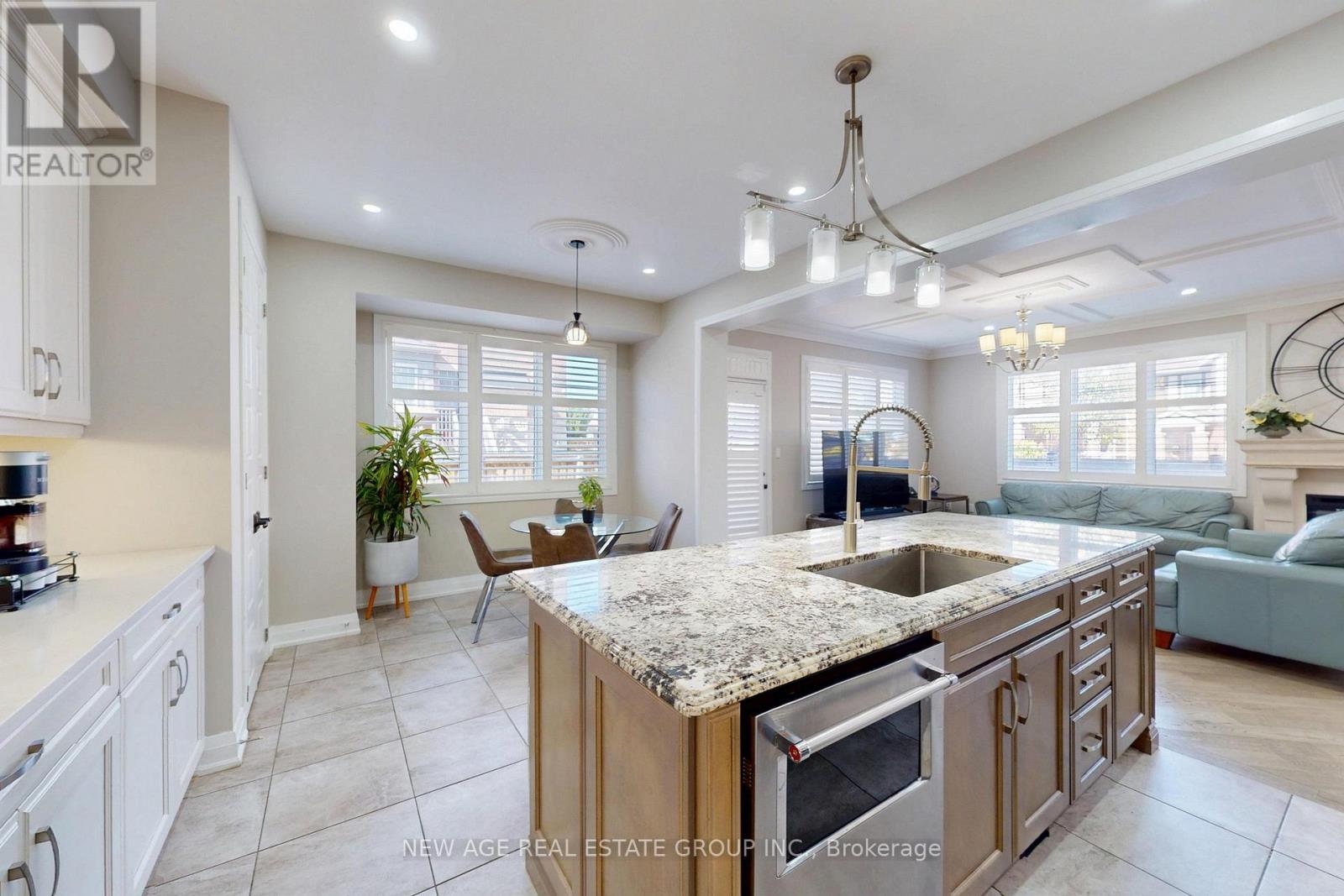 153 Whitlock Avenue, Milton, Ontario  L9E 1G1 - Photo 11 - W12677024