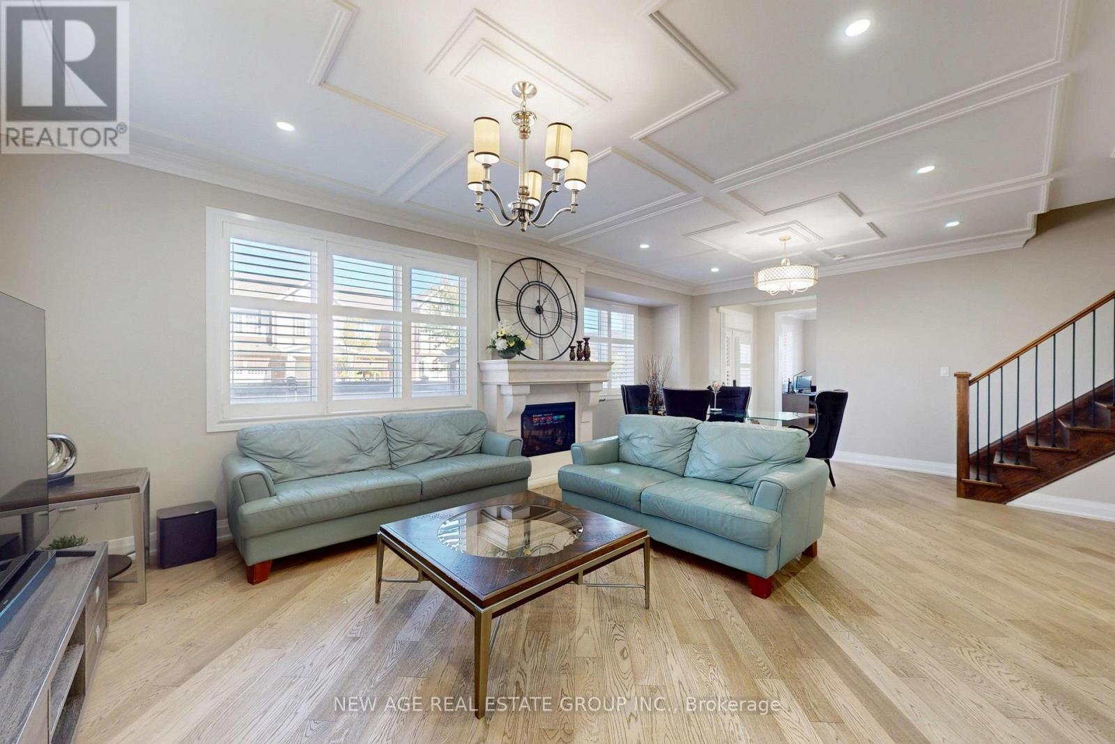 153 Whitlock Avenue, Milton, Ontario  L9E 1G1 - Photo 4 - W12677024