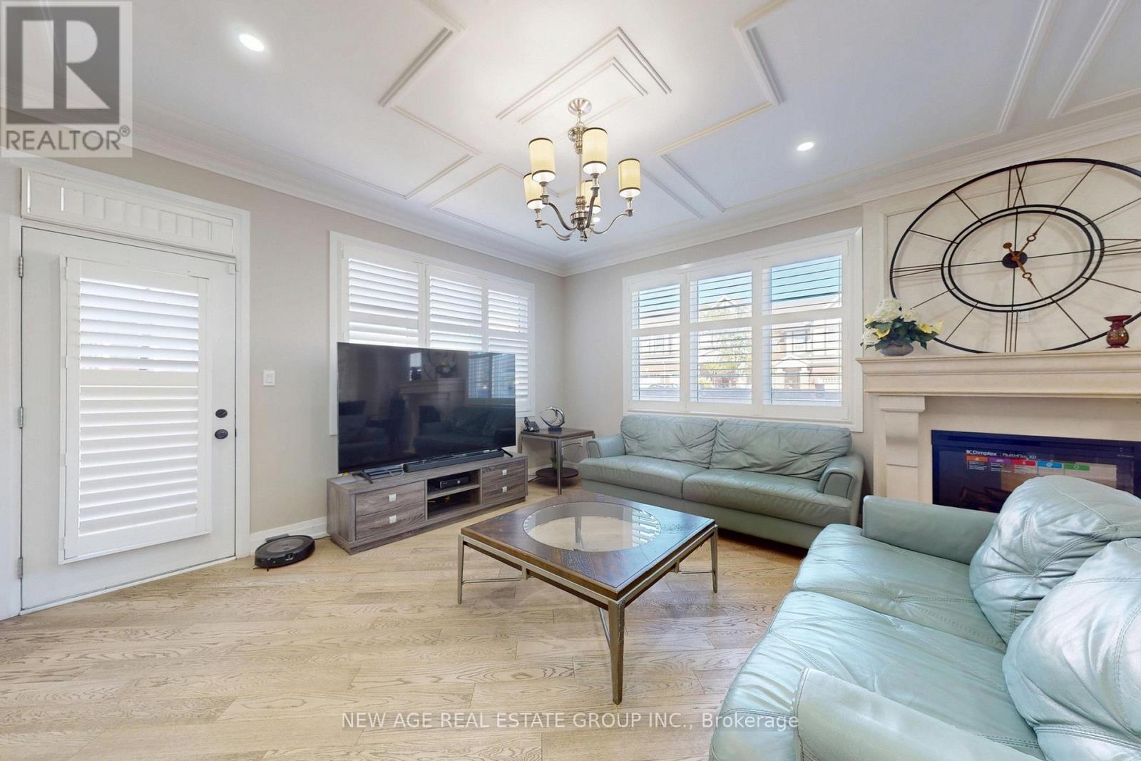 153 Whitlock Avenue, Milton, Ontario  L9E 1G1 - Photo 5 - W12677024