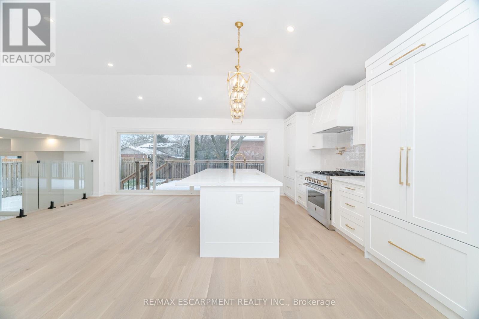 2276 Wyandotte Drive, Oakville, Ontario  L6L 2T5 - Photo 14 - W12677044