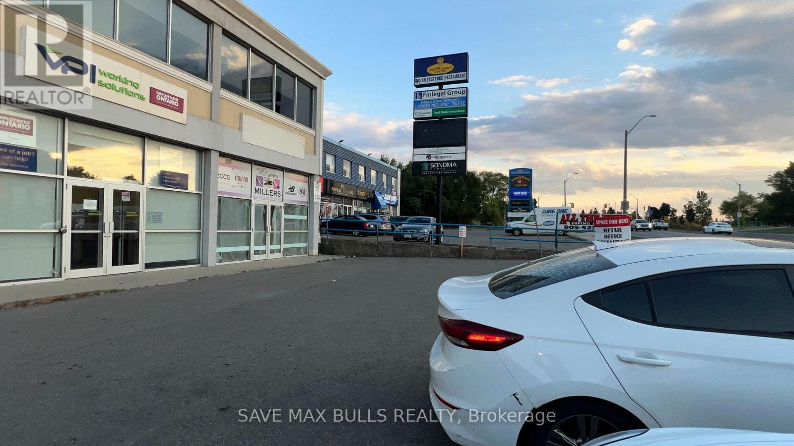 1051 Upper James Street, Hamilton, Ontario  L9C 3A6 - Photo 2 - X12676894