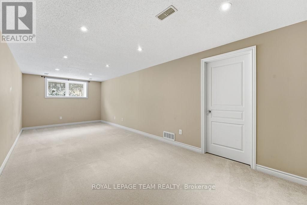 880 Fletcher Circle, Ottawa, Ontario  K2T 0B8 - Photo 33 - X12451253