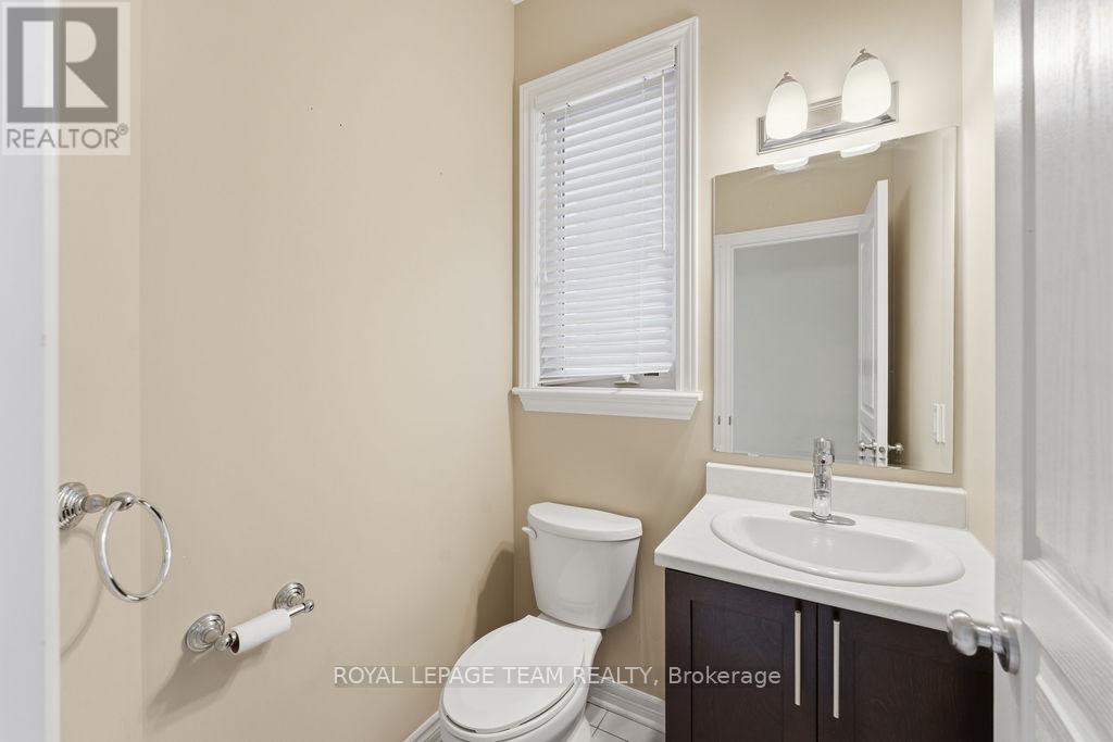 880 Fletcher Circle, Ottawa, Ontario  K2T 0B8 - Photo 4 - X12451253