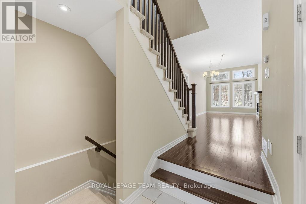 880 Fletcher Circle, Ottawa, Ontario  K2T 0B8 - Photo 5 - X12451253