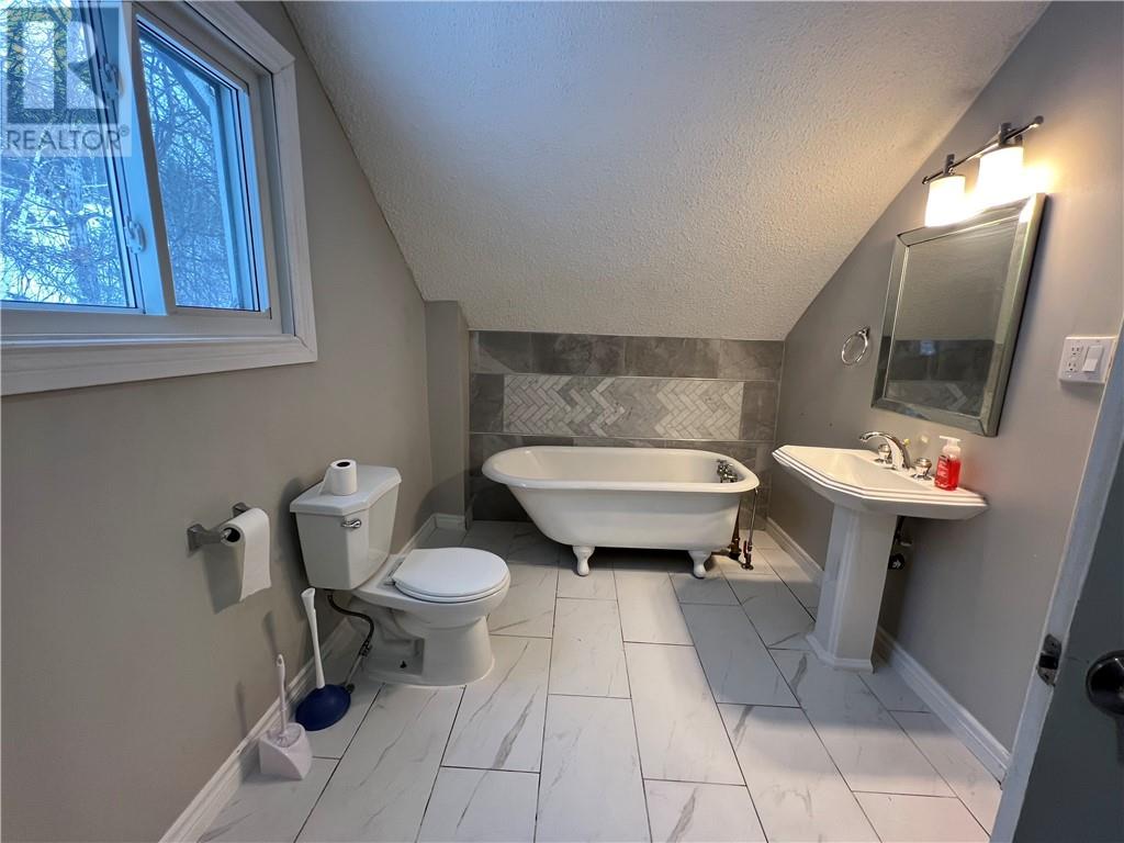 204 Kathleen Street, Sudbury, Ontario  P3C 2L8 - Photo 11 - 2126034