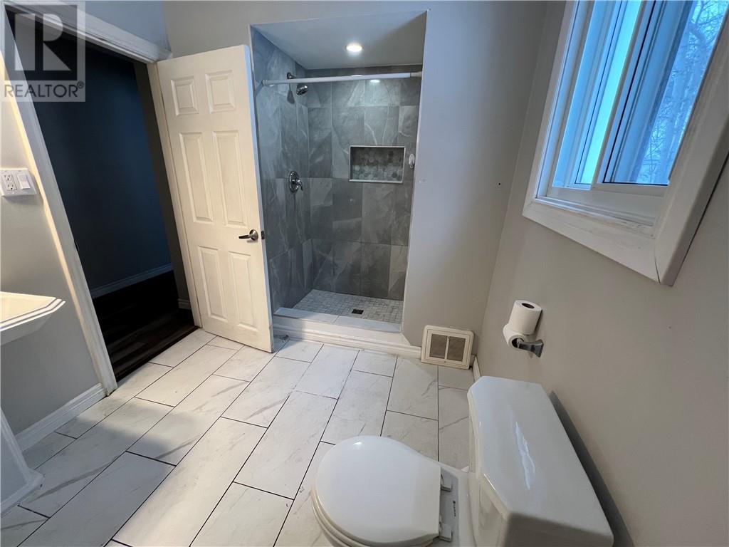 204 Kathleen Street, Sudbury, Ontario  P3C 2L8 - Photo 12 - 2126034