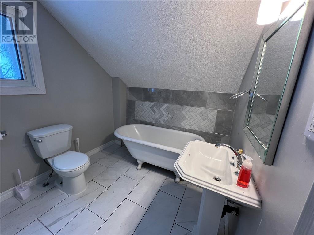 204 Kathleen Street, Sudbury, Ontario  P3C 2L8 - Photo 13 - 2126034