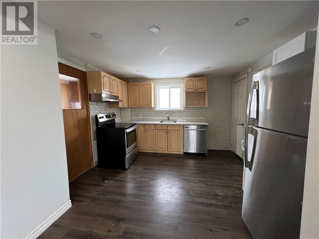 204 Kathleen Street, Sudbury, Ontario  P3C 2L8 - Photo 2 - 2126034