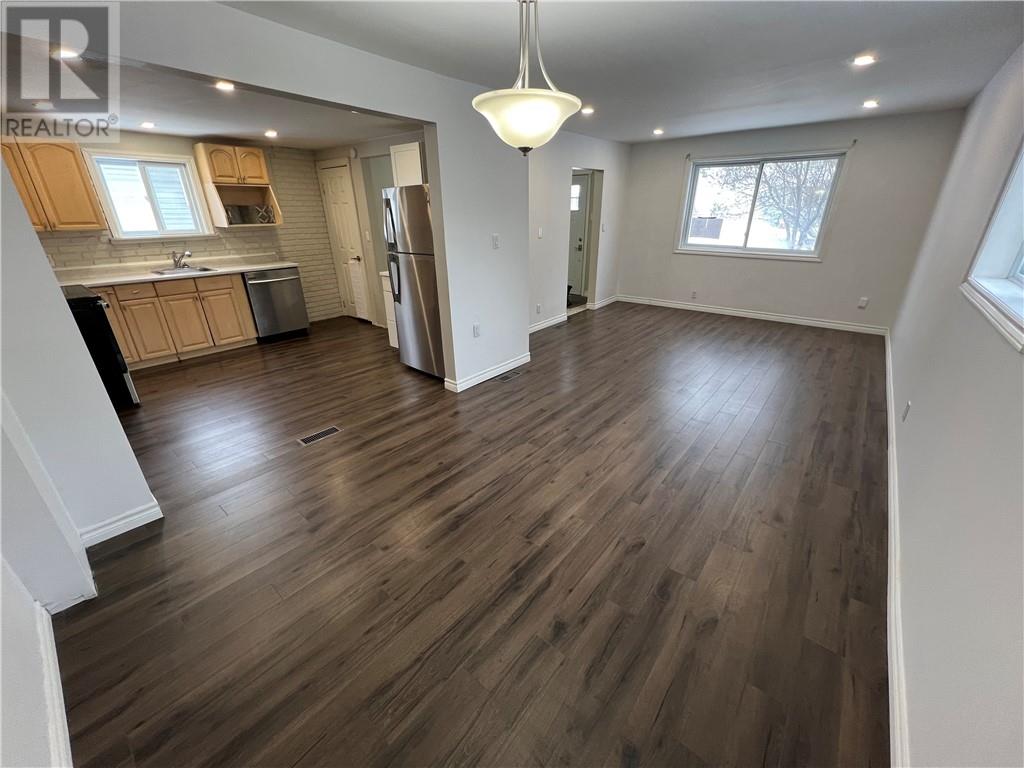 204 Kathleen Street, Sudbury, Ontario  P3C 2L8 - Photo 3 - 2126034