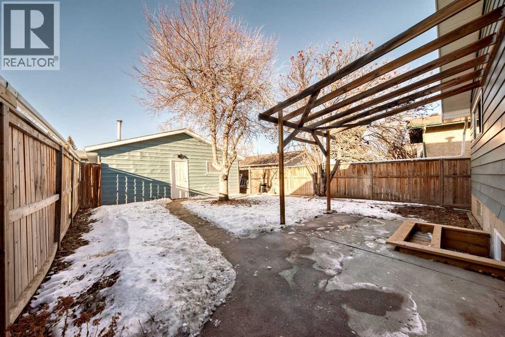 16 Bermondsey Crescent Nw, Calgary, Alberta  T3K 1W2 - Photo 37 - A2277848