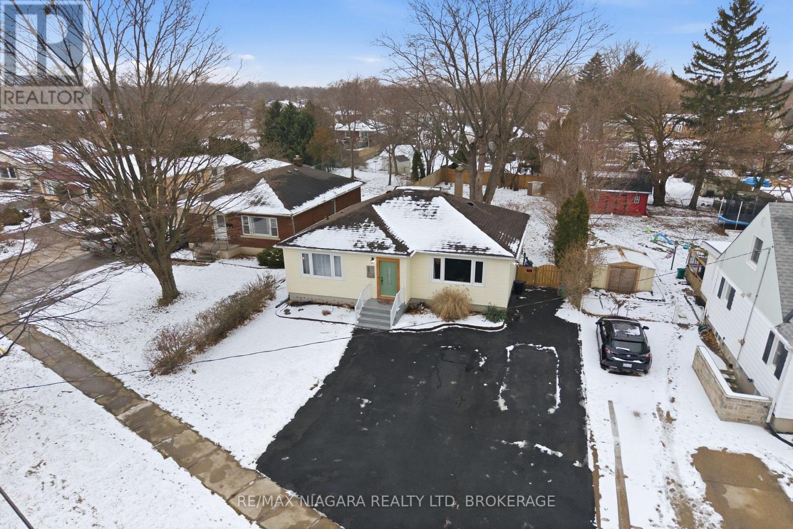 489 Vine Street, St. Catharines, Ontario  L2M 3T2 - Photo 2 - X12677154