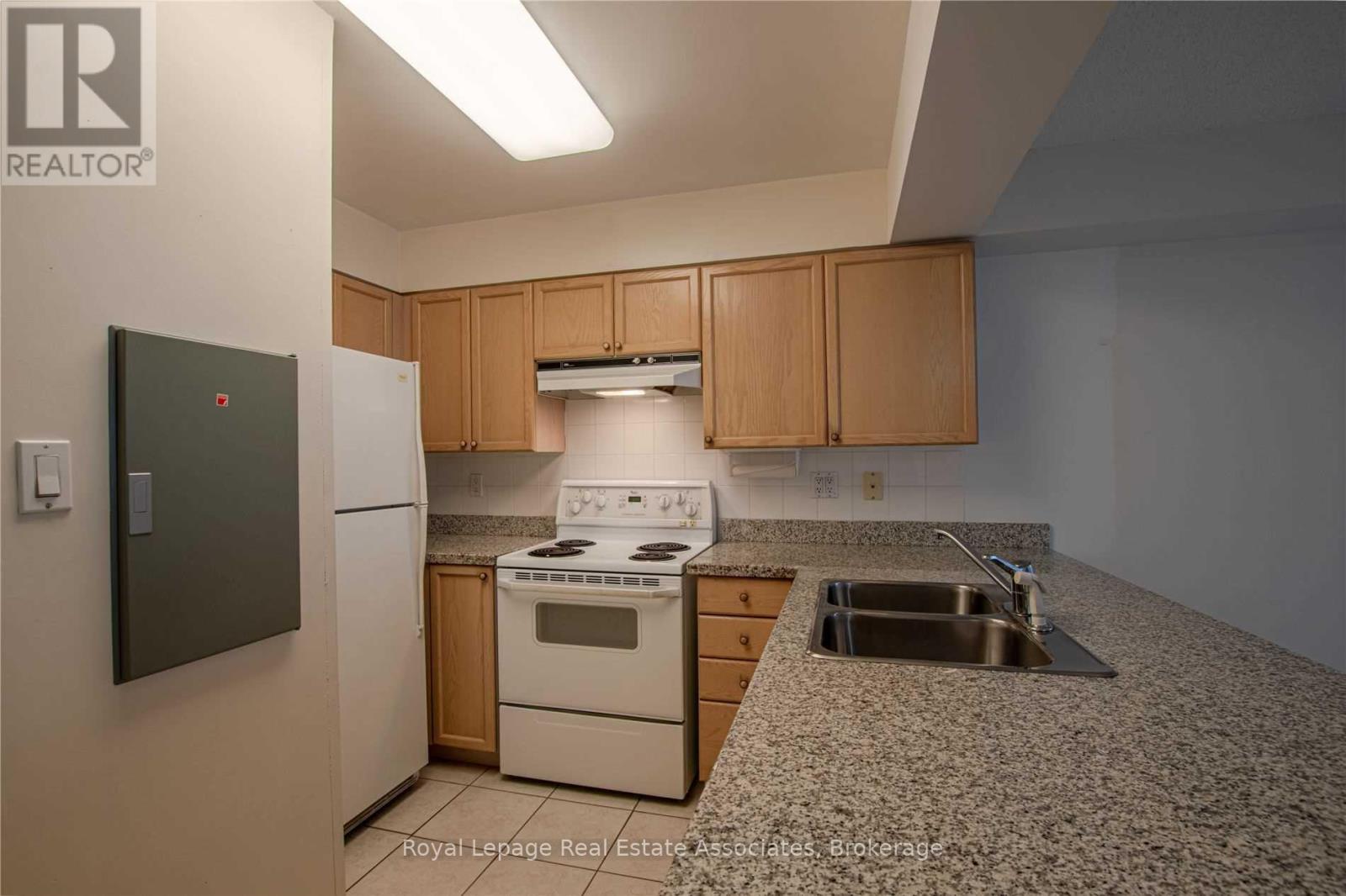 206 - 141 Woodbridge Avenue W, Vaughan, Ontario  L4L 9G6 - Photo 9 - N12675744