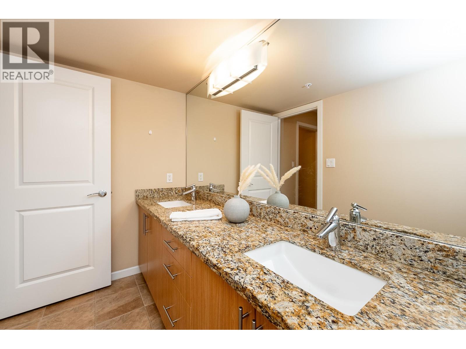 104 288 Ungless Way, Port Moody, British Columbia  V3H 0C9 - Photo 14 - R3077385