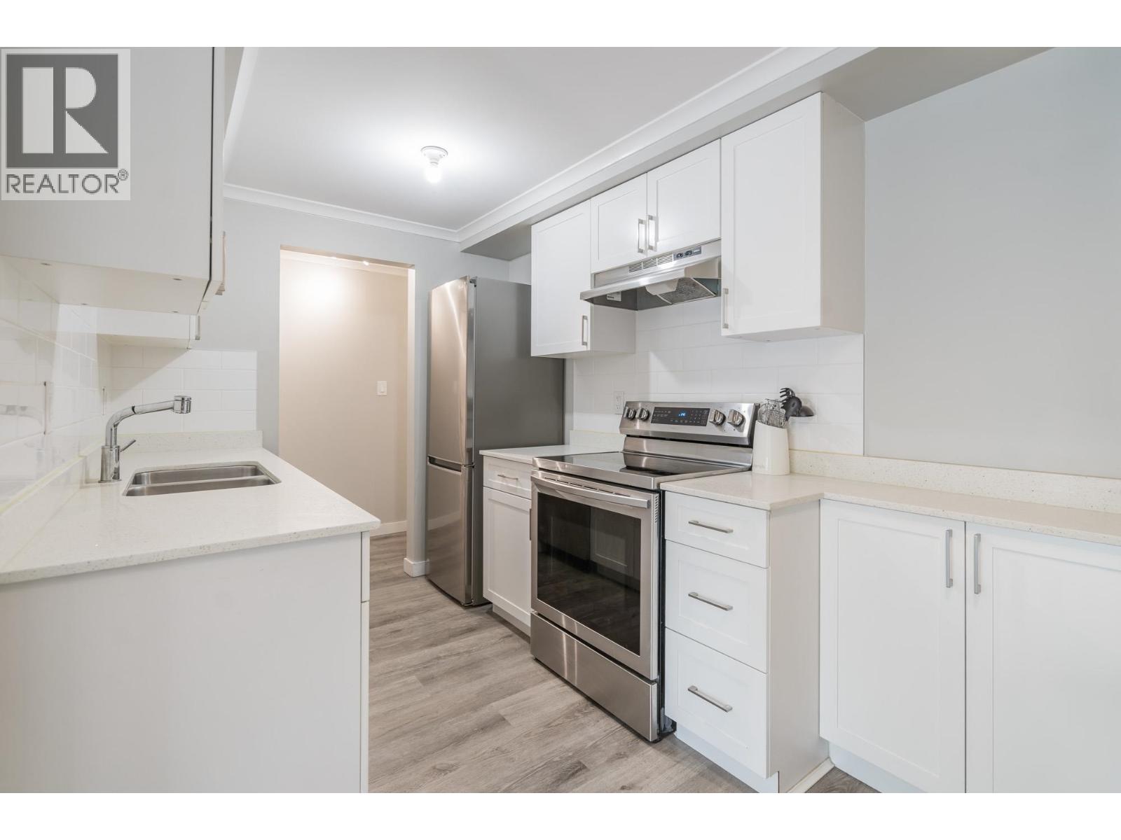 203 2036 COQUITLAM AVENUE, Port Coquitlam, British Columbia