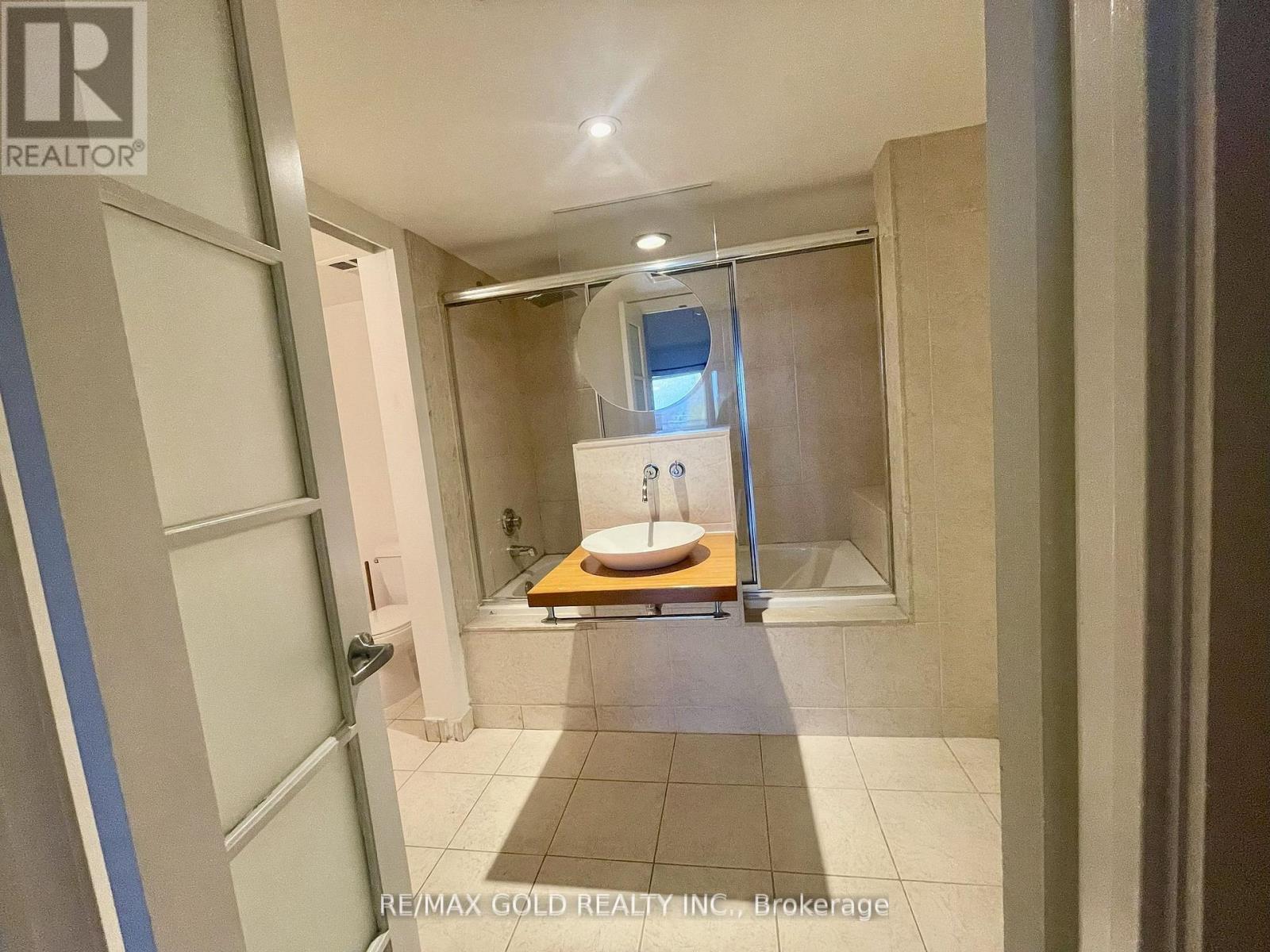 318 - 550 Queens Quay W, Toronto, Ontario  M5V 3M8 - Photo 9 - C12677158