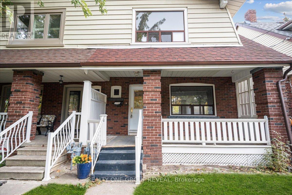 Upper - 89 Strathmore Boulevard, Toronto, Ontario  M4J 1P3 - Photo 1 - E12677094