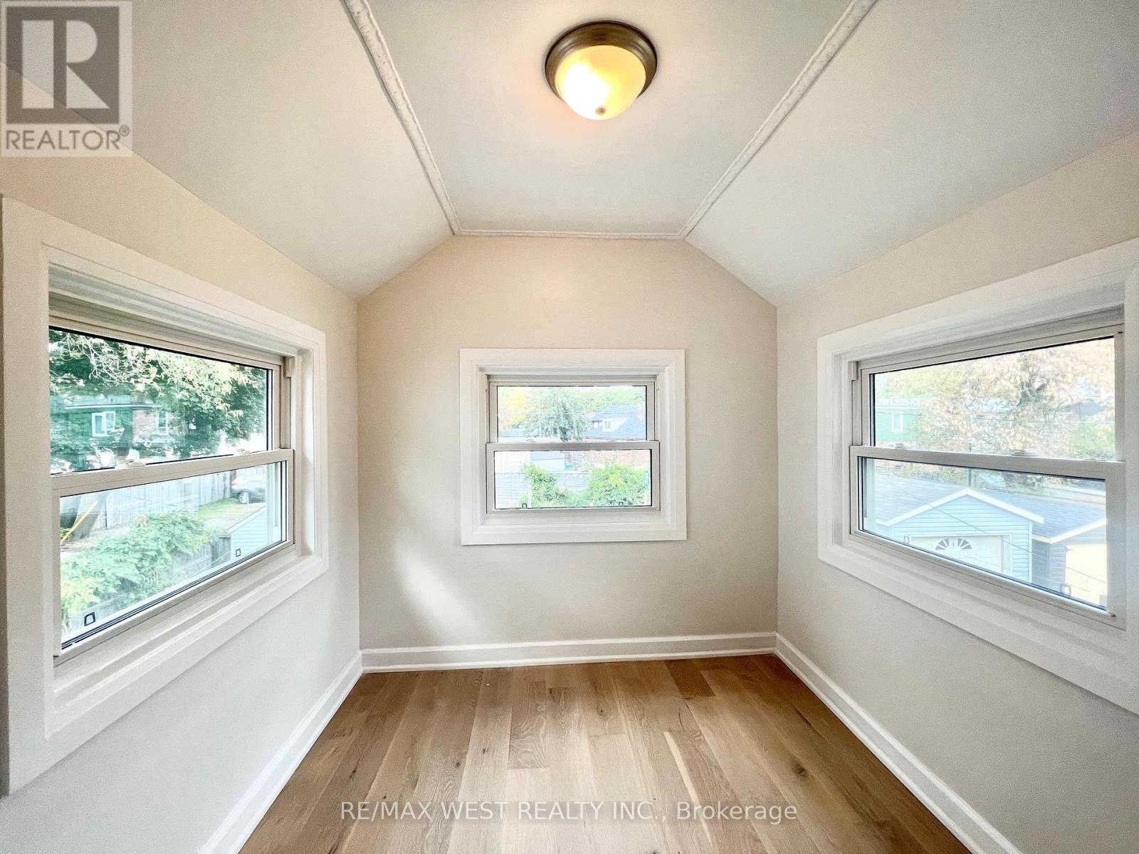 2nd Flr - 4 Sutherland Avenue, Toronto, Ontario  M4C 1R8 - Photo 6 - E12677106