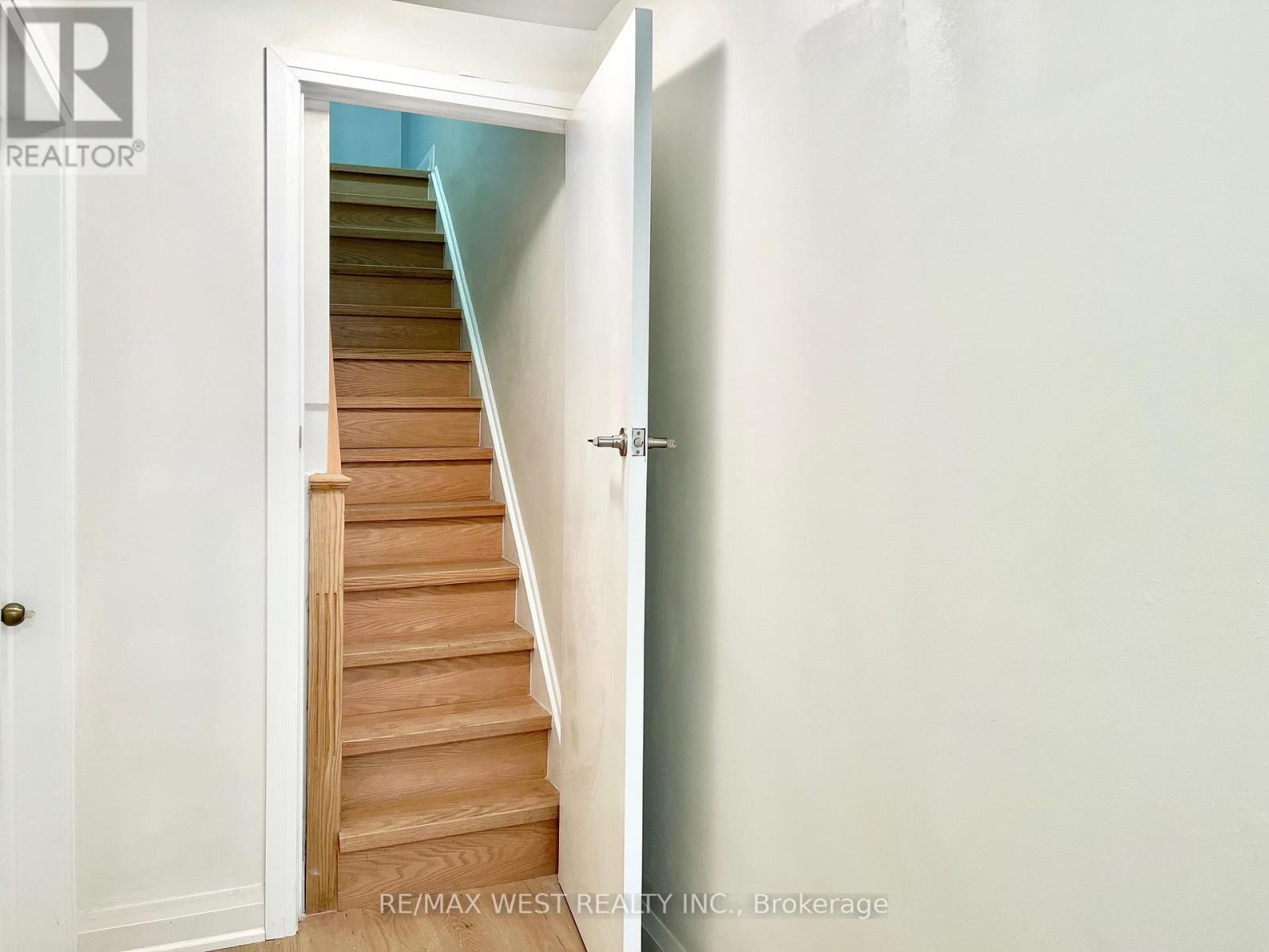 2nd Flr - 4 Sutherland Avenue, Toronto, Ontario  M4C 1R8 - Photo 7 - E12677106