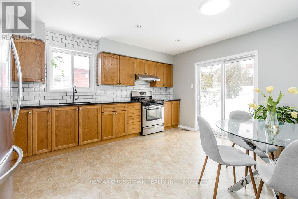 38 Brookfield Crescent, Barrie (Innis-Shore), Ontario  L4N 9R6 - Photo 10 - S12676686